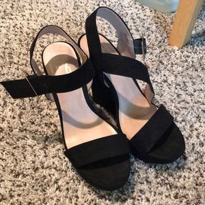 Black wedges!